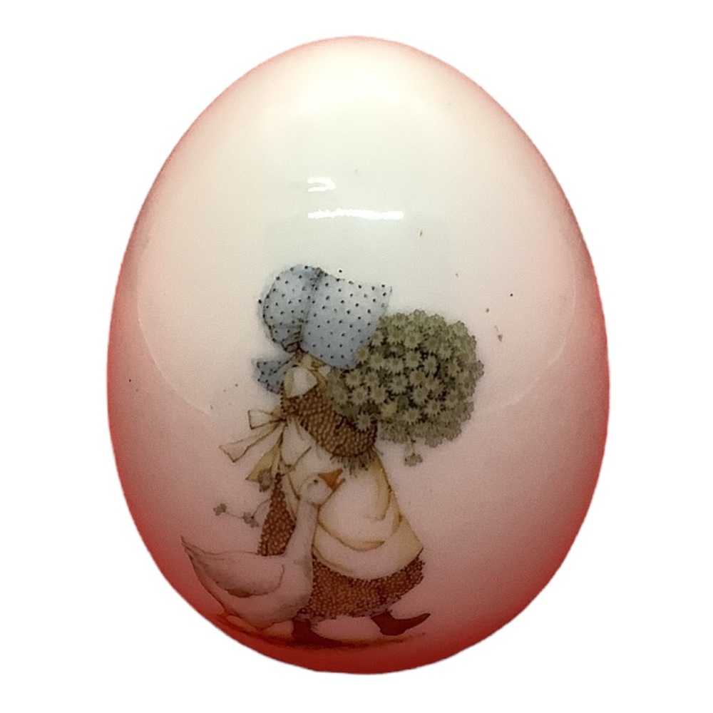 VINTAGE 1974 W.W.A. HOLLY HOBBIE PORCELAIN EGG~GIRL W/FLOWERS & GOOSE  2 3/4"H